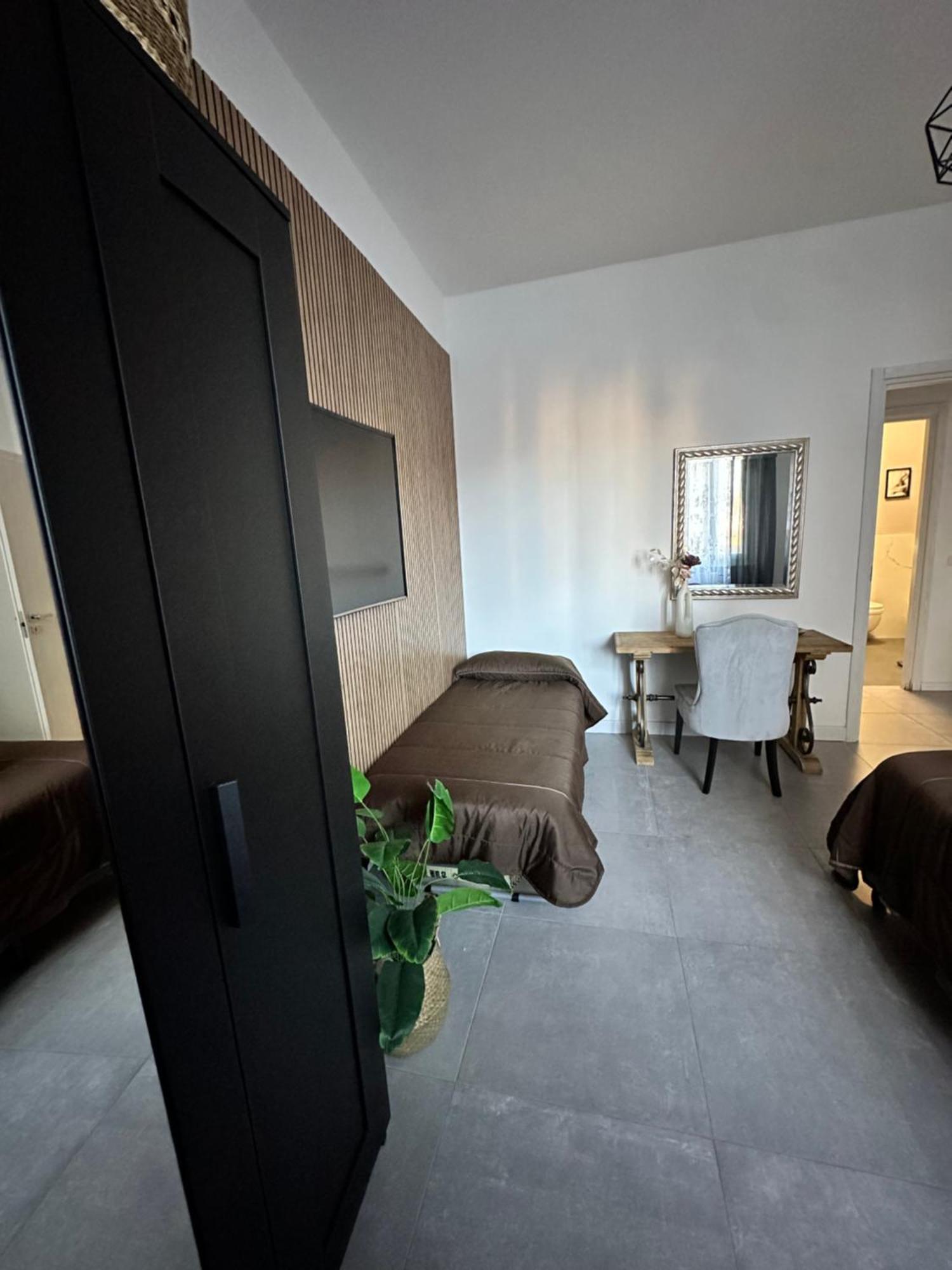 Appartamento Dolce Vita - Free Parking Como Exterior foto